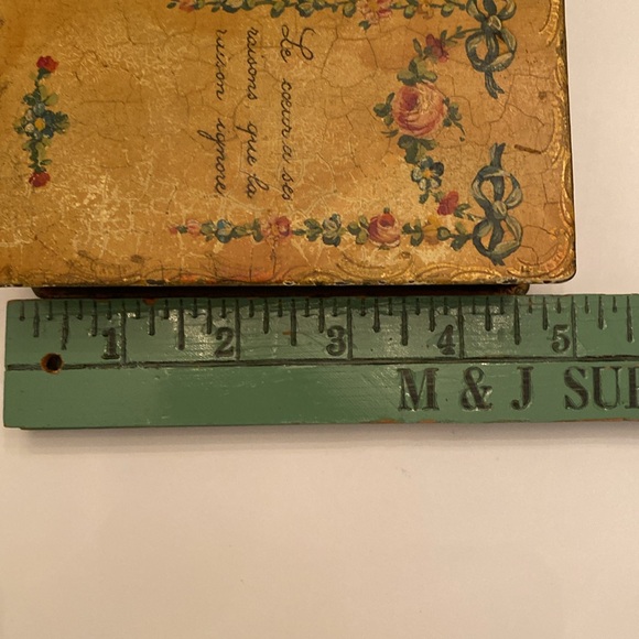 RARE CARLIN COMFORTS “MADE IN FRANCE FOR CARLIN COMFORTS” METAL BOOK - Picture 12 of 15